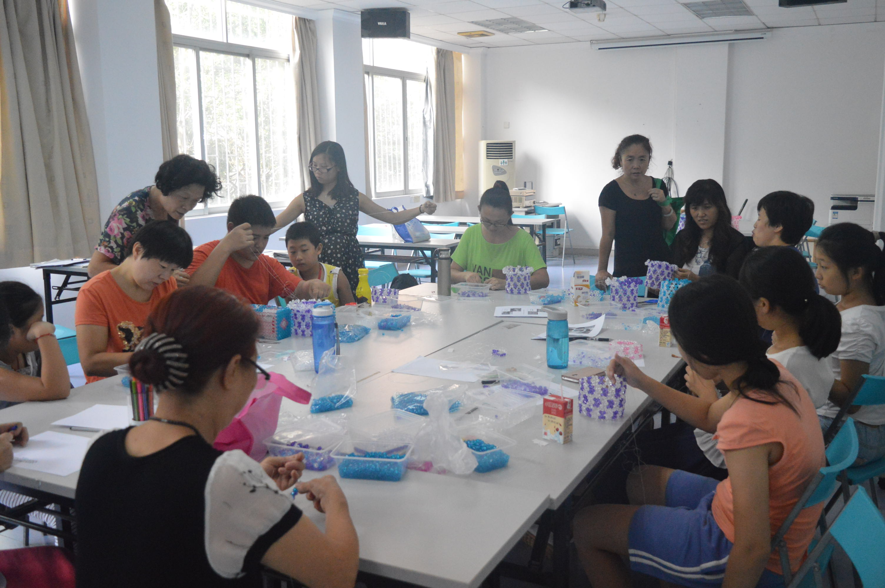 美丽家园小情趣——妙手串珠制作小组